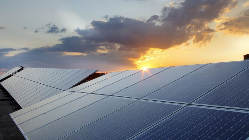 5 Undeniable Benefits of Going Solar
