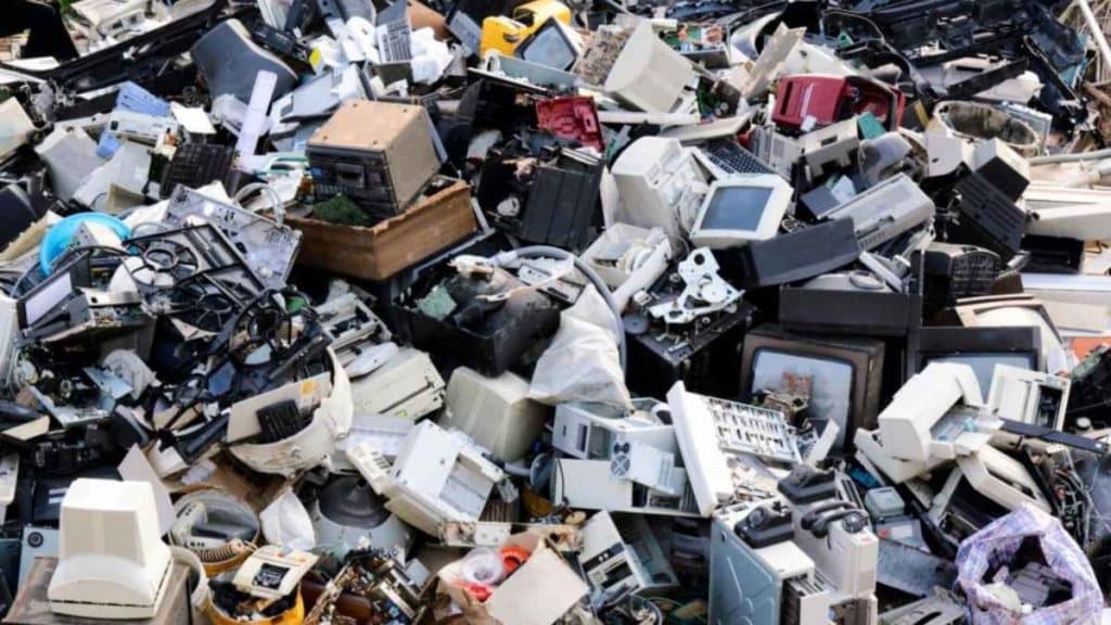 3 Ways That E-Waste Impacts Our Environment