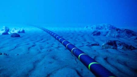 Submarine cables characteristics and usage