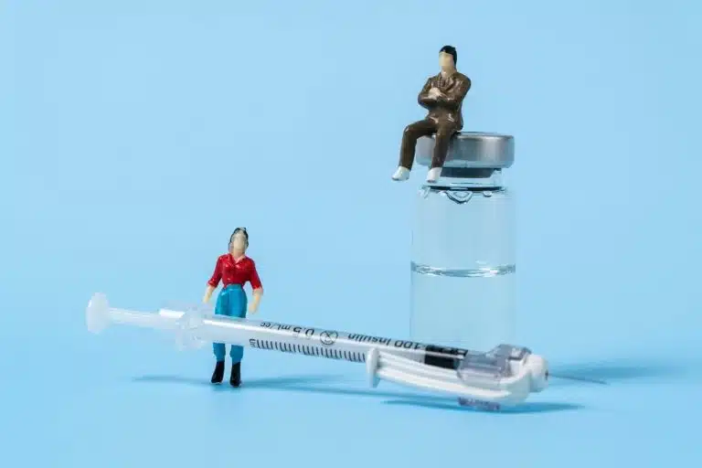 Image 1 of Saxenda (liraglutide 3 mg) is a once-daily injectable GLP-1 receptor agonist used for chronic weight management alongside reduced-calorie diet and increased physical activity. It works by mimicking an intestinal hormone that helps regulate appetite and gastric emptying. CanadianInsulin® is a prescription referral service. Prescriptions are verified with your clinic, and orders are filled by licensed Canadian pharmacies.